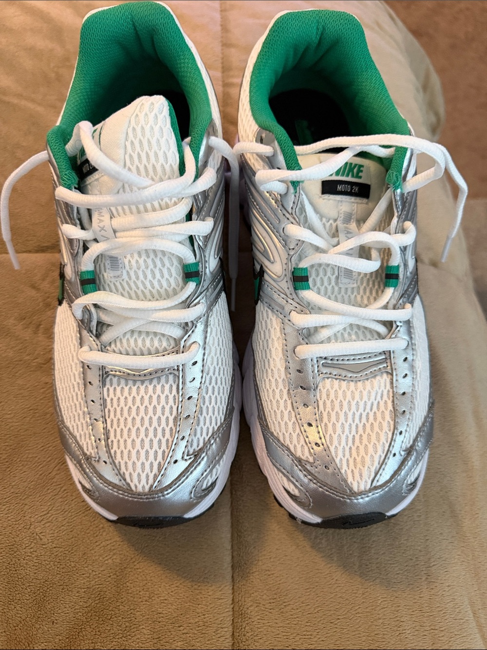 Nike Air Max  White, Silver & Green Breathable Sneakers